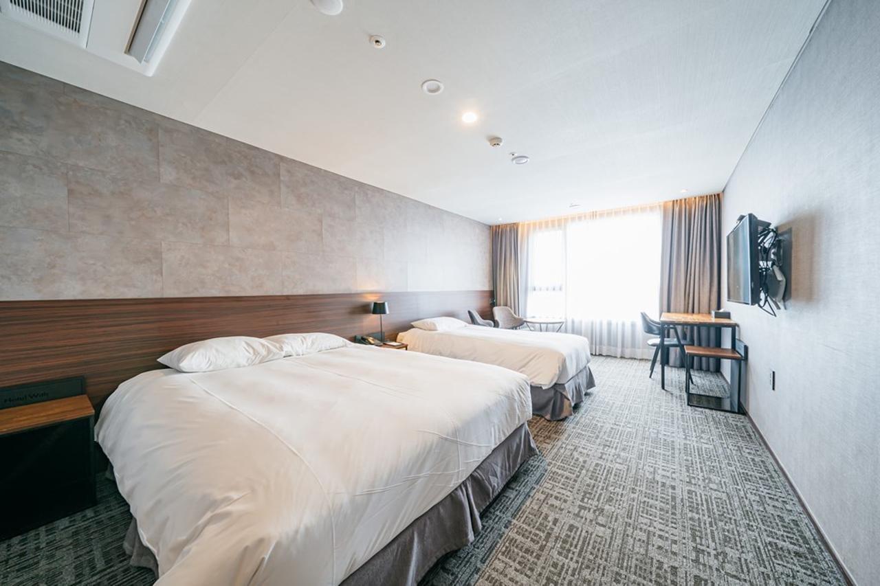 With City Hotel Jeju Buitenkant foto